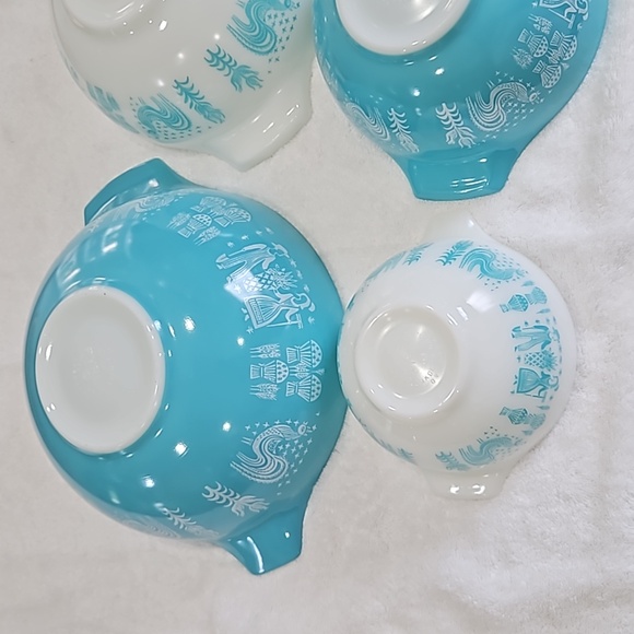 Vintage Pyrex Amish Blue Butterprint Bowls! - Picture 6 of 17